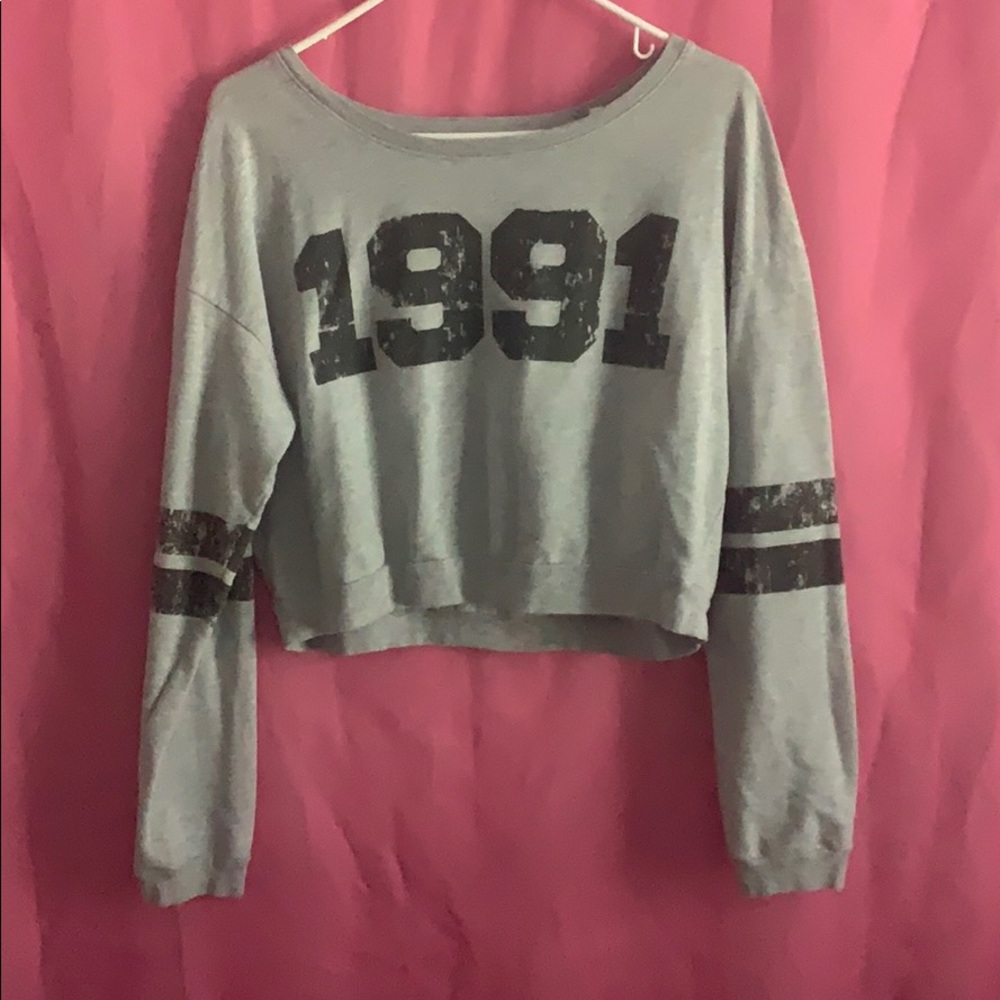 Cropped, long sleeve shirt